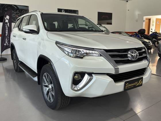 TOYOTA HILUX SW4 2.8 SRX 4X4 16V TURBO INTERCOOLER DIESEL 4P AUTOMÁTICO TOYOTA HILUX SW4 2.8 SRX 4X4 16V TURBO INTERCOOLER DIESEL 4P AUTOMÁTICO